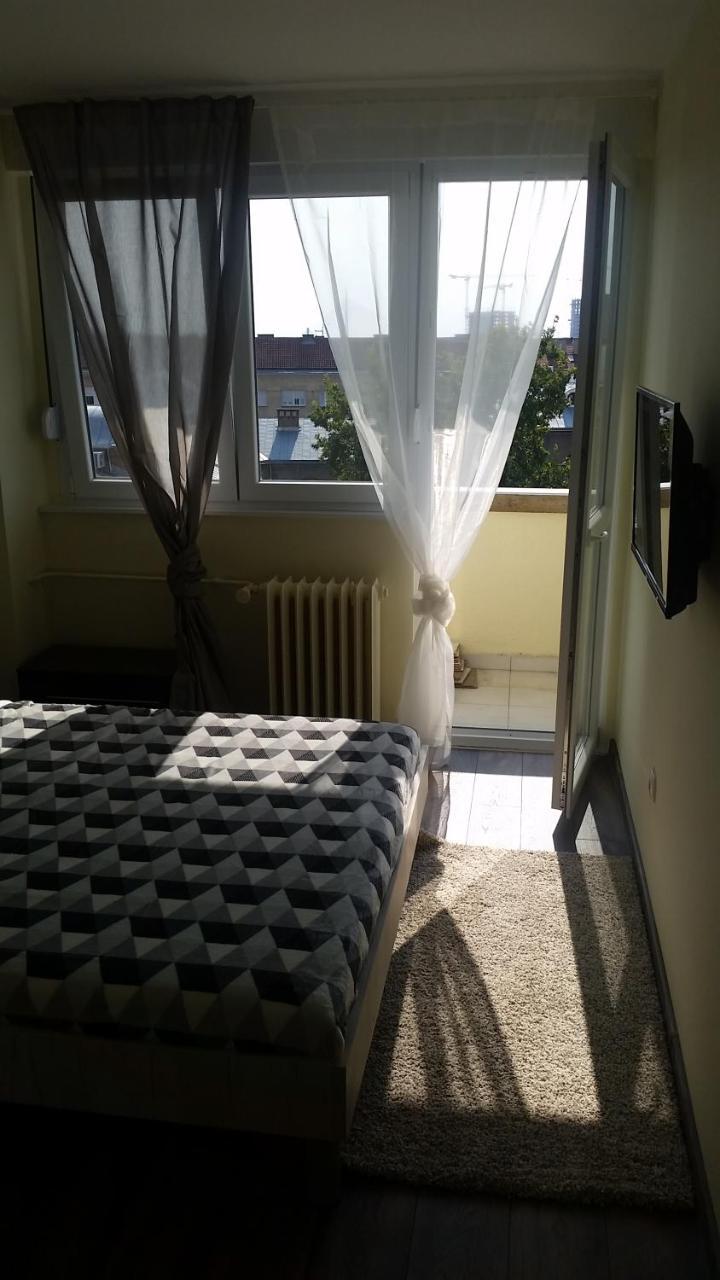 Alux Apartment Belgrado Esterno foto